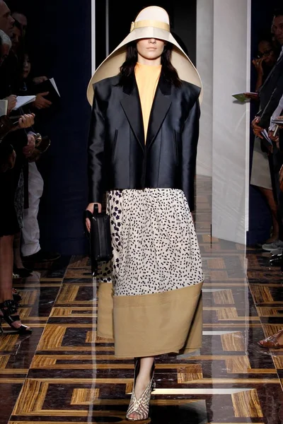 Look 30